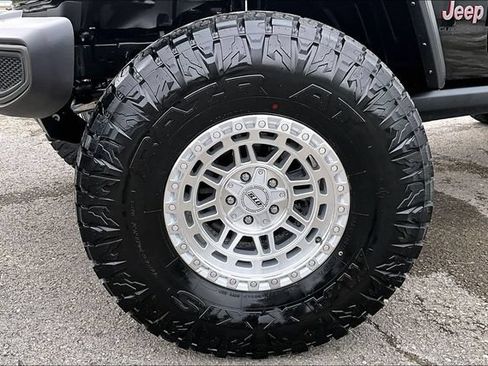 Used 2025 Jeep Gladiator Rubicon w/ Safety Group AWD/4WD image 8