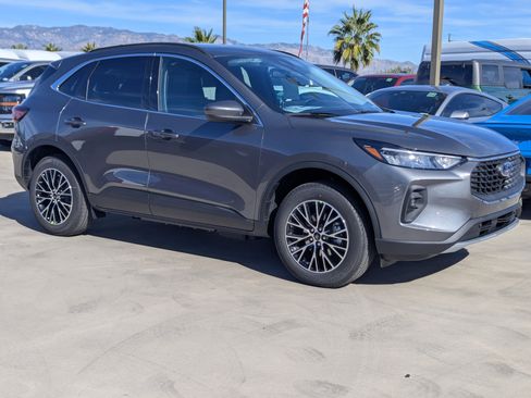 New 2026 Ford Escape SE w/ Class II Trailer Tow Package image 1