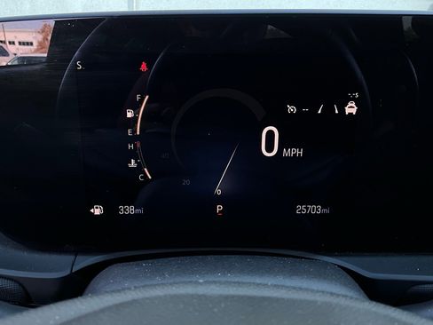 Used 2025 Buick Envista Sport Touring image 36