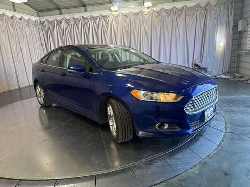 Used 2015 Ford Fusion SE w/ Equipment Group 201A image 2