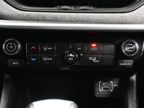 Used 2023 Jeep Compass Latitude image 20