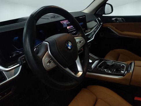 Used 2025 BMW X7 xDrive40i w/ Premium Package image 19