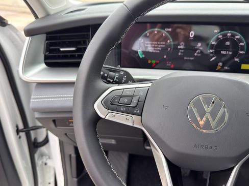 New 2026 Volkswagen Tiguan SE FWD image 16