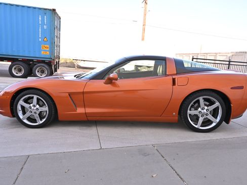 Used 2007 Chevrolet Corvette Coupe w/ Preferred Equipment Group RWD image 4