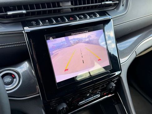 Used 2023 Jeep Grand Cherokee L Laredo image 20