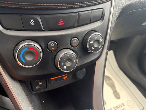 Used 2020 Chevrolet Trax LS FWD image 15