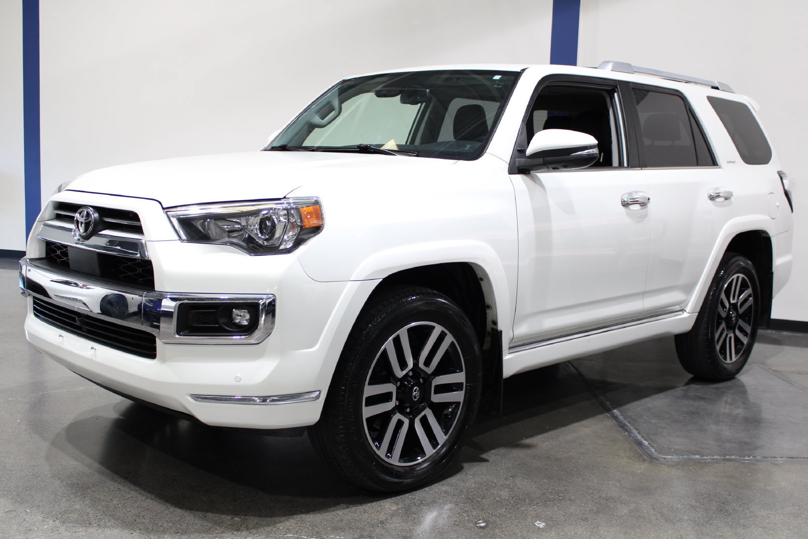 Used 2023 Toyota 4Runner Limited AWD/4WD image 5