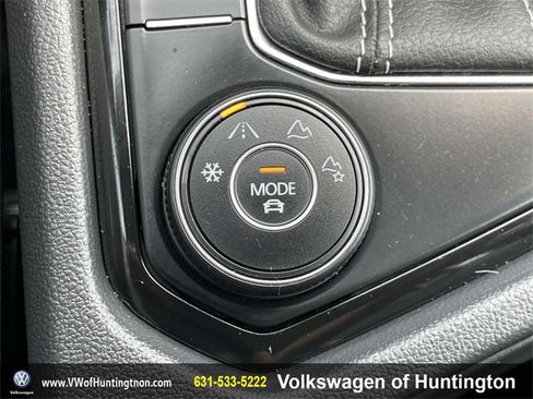 Certified 2022 Volkswagen Taos SEL image 30