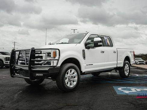 Certified 2022 Ford F250 Platinum w/ FX4 Off-Road Package AWD/4WD image 3