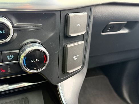 Used 2022 Ford F150 Lariat w/ Equipment Group 502A High AWD/4WD image 31