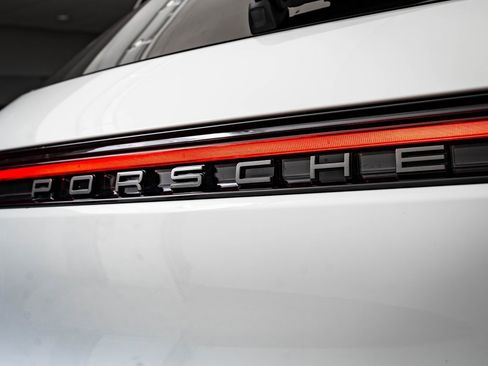 Certified 2025 Porsche Macan Turbo image 19