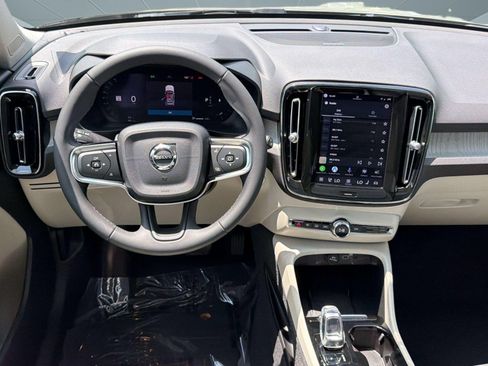 Certified 2023 Volvo XC40 B5 Ultimate w/ Protection Package Premier AWD/4WD image 28