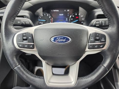 Used 2023 Ford Explorer XLT AWD/4WD image 34
