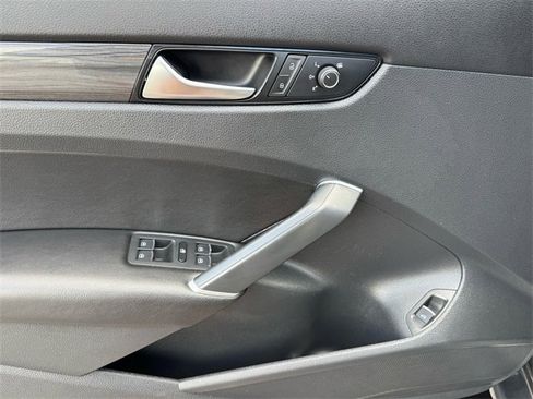 Certified 2022 Volkswagen Passat 2.0T R-Line image 7