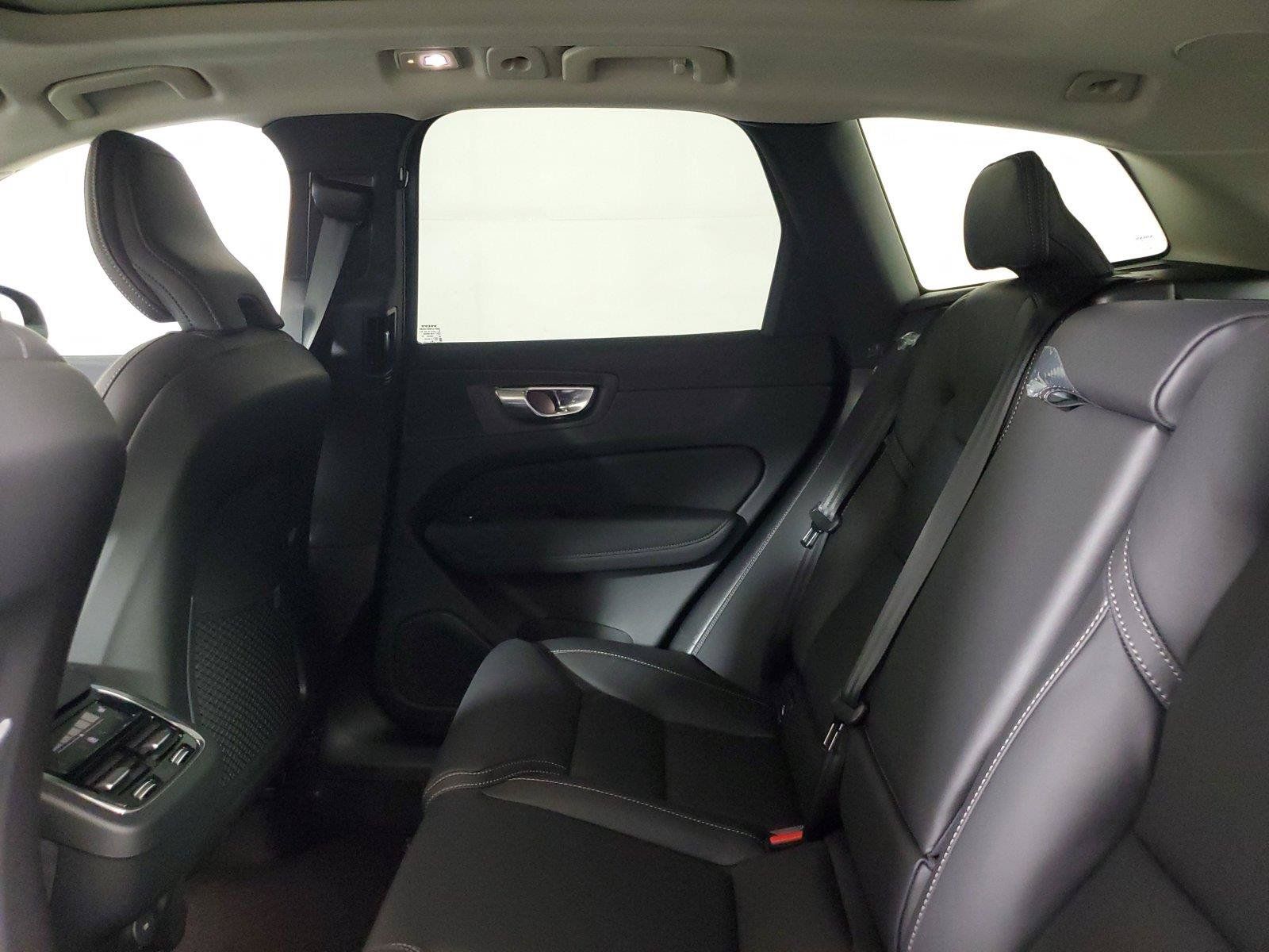 Used 2027 Volvo XC60 B5 Ultra AWD/4WD image 12