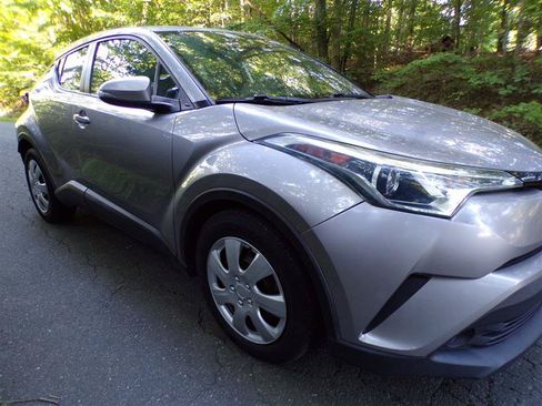 Used 2019 Toyota C-HR LE FWD image 4