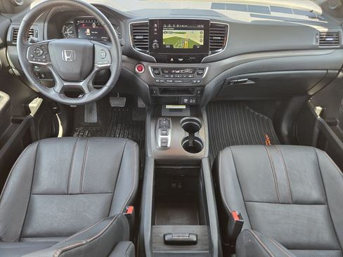 Used 2023 Honda Passport TrailSport image 2