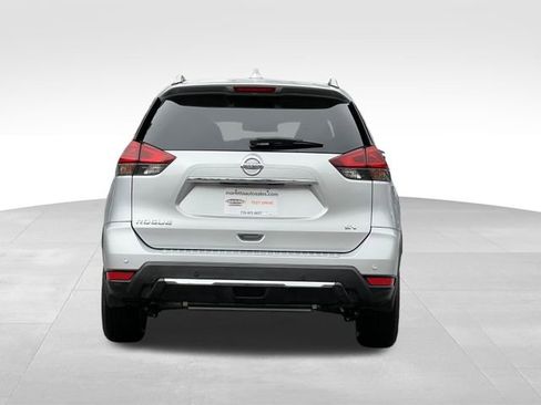 Used 2019 Nissan Rogue SV w/ Premium Package image 4