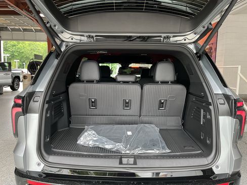 New 2026 Chevrolet Traverse High Country w/ LPO, Floor Liner Package FWD image 8