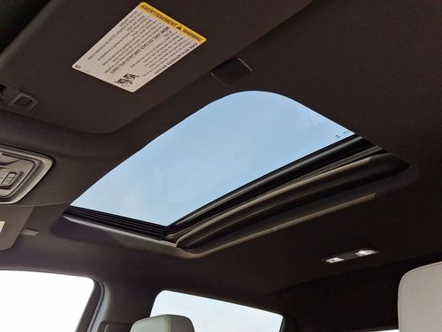 Used 2023 Chevrolet Silverado 1500 ZR2 w/ Technology Package image 24