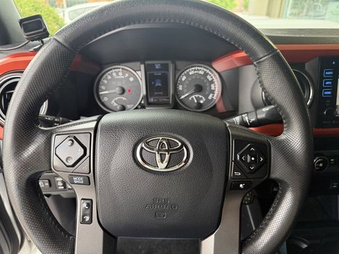 Used 2017 Toyota Tacoma TRD Sport w/ Tow Package (A/T) AWD/4WD image 24
