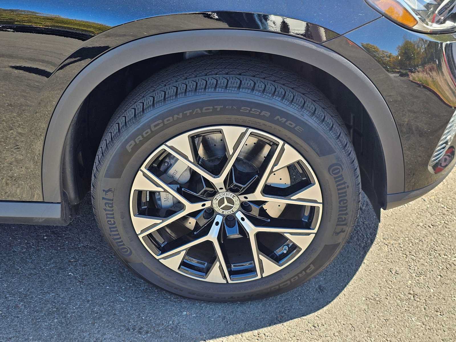 Used 2025 Mercedes-Benz GLC 350e 4MATIC image 9