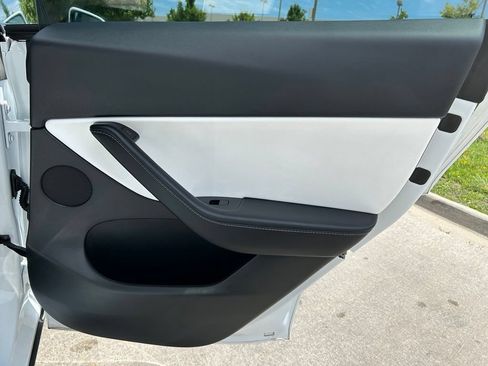 Used 2022 Tesla Model Y Performance AWD/4WD image 25