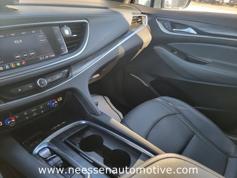 Used 2023 Buick Enclave Essence image 27
