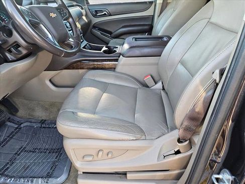 Used 2018 Chevrolet Suburban LT image 15