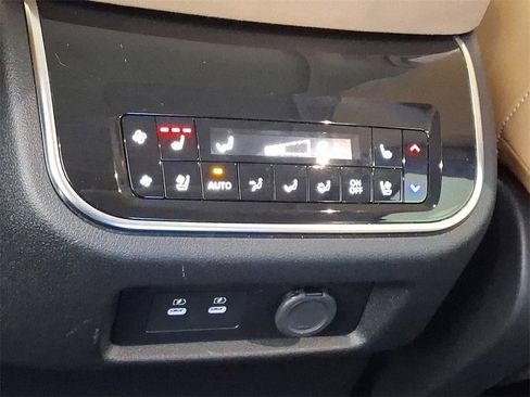 Certified 2025 INFINITI QX80 Sensory image 12