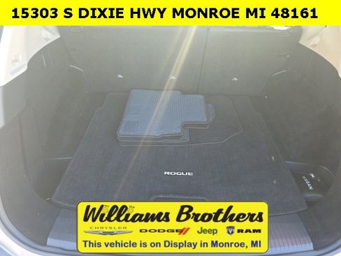 Used 2024 Nissan Rogue SV image 7