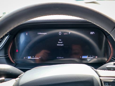 Used 2023 Jeep Grand Cherokee Laredo image 11