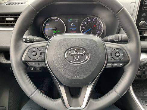 Used 2021 Toyota RAV4 XLE Premium AWD/4WD image 25