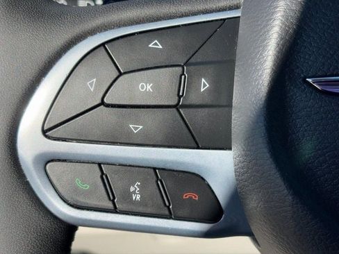 Used 2023 Chrysler Pacifica Limited image 17