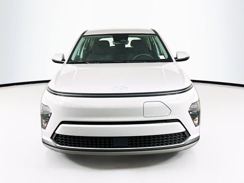Used 2024 Hyundai Kona SE FWD image 2