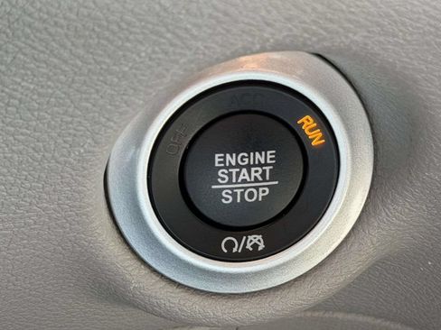 Certified 2024 Chrysler Pacifica Touring-L FWD image 8