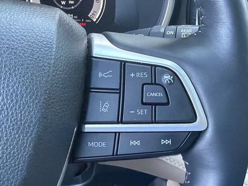 Used 2024 Toyota Highlander Limited AWD/4WD image 26