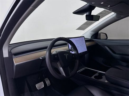 Used 2022 Tesla Model Y Performance image 9