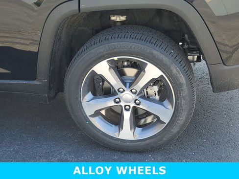 New 2025 Jeep Grand Cherokee Limited w/ Luxury Tech Group II image 5