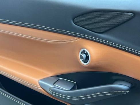 Used 2019 Ferrari Portofino RWD image 25
