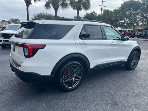 Used 2025 Ford Explorer ST-Line w/ Premium Package image 8