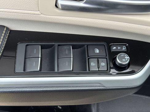 Used 2025 Toyota Sienna Platinum FWD image 14