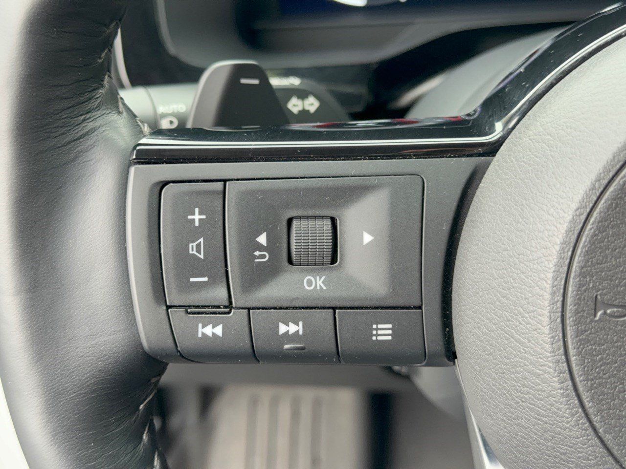 Used 2024 Nissan Pathfinder Platinum FWD image 18