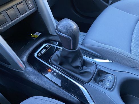 Used 2023 Toyota Corolla Cross SE image 29