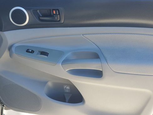 Used 2011 Toyota Tacoma PreRunner image 40