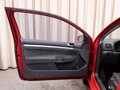 Used 2008 Volkswagen Rabbit S image 8