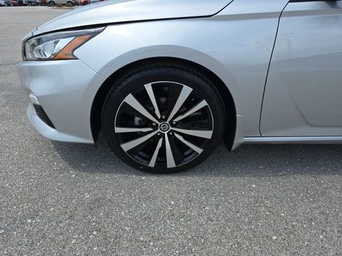 Used 2022 Nissan Altima 2.5 SR FWD image 9