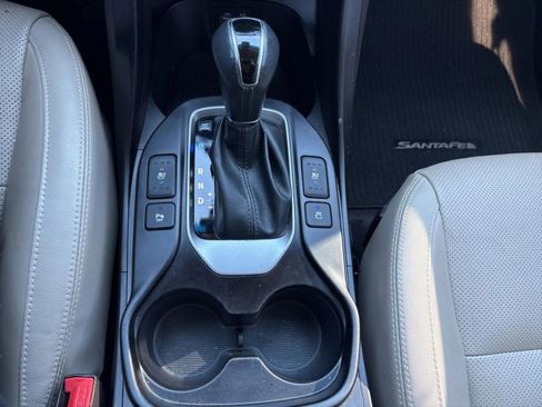 Used 2018 Hyundai Santa Fe SE image 20