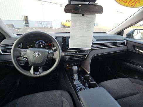 Used 2025 Toyota Camry LE image 31