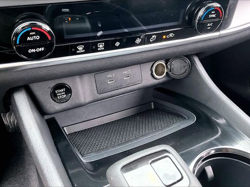 Certified 2026 Nissan Rogue SV FWD image 31